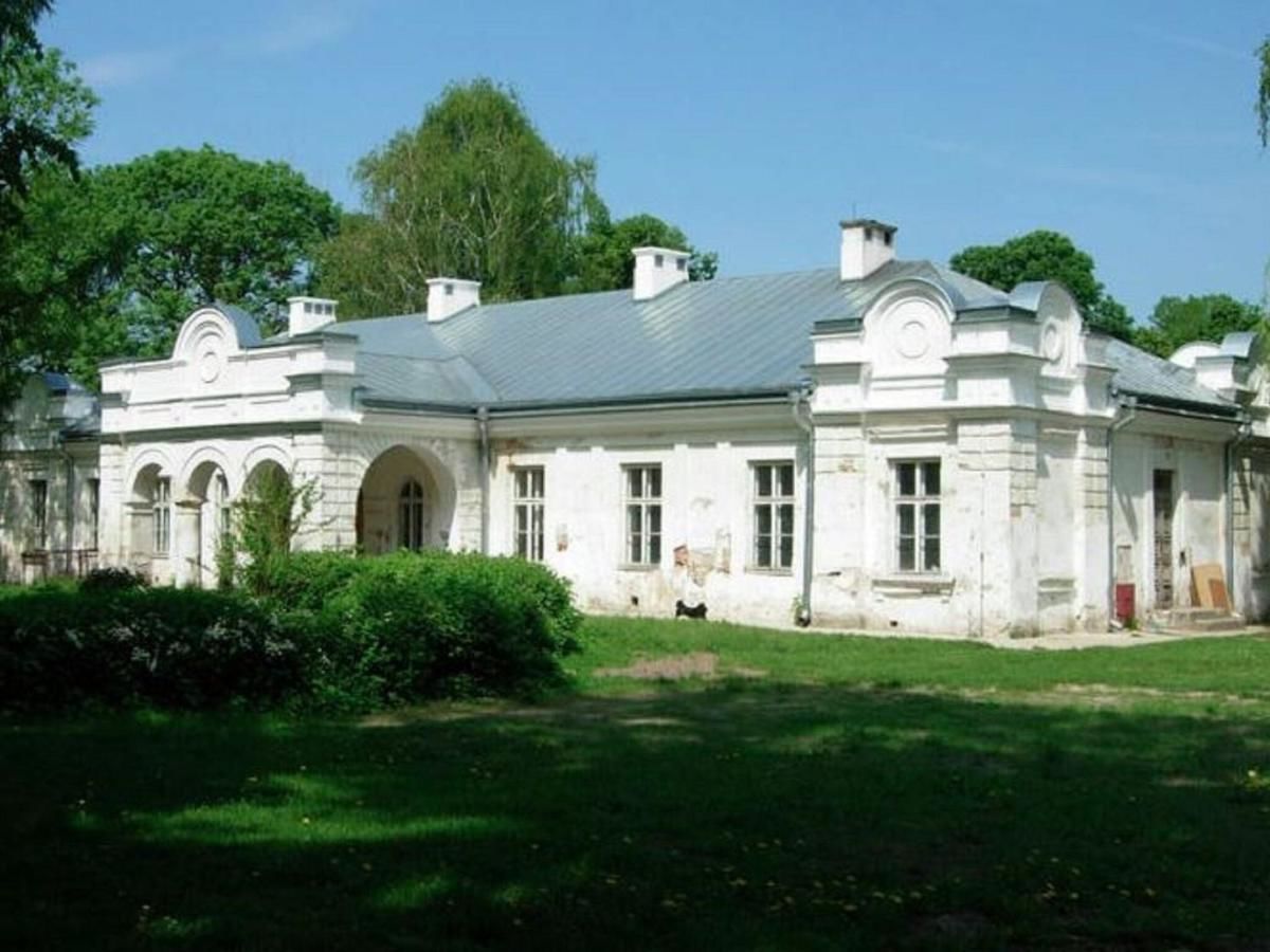 Апартаменты Compact studios on an estate with an 18th century palace. Udrycze-15
