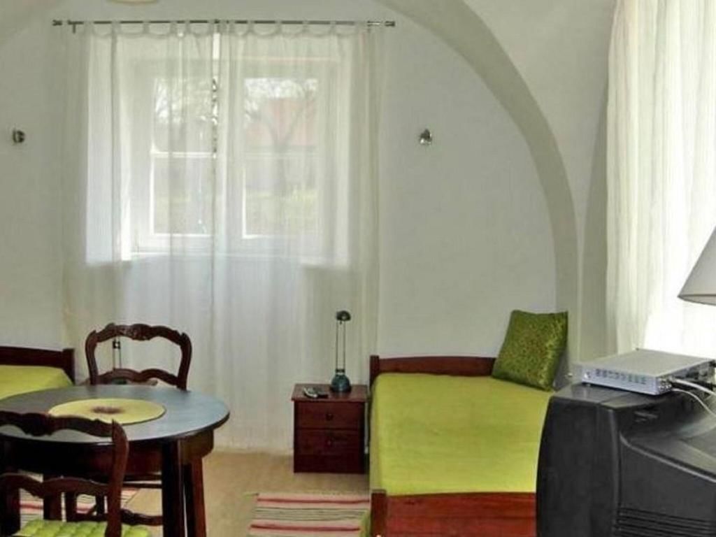 Апартаменты Compact studios on an estate with an 18th century palace. Udrycze-26