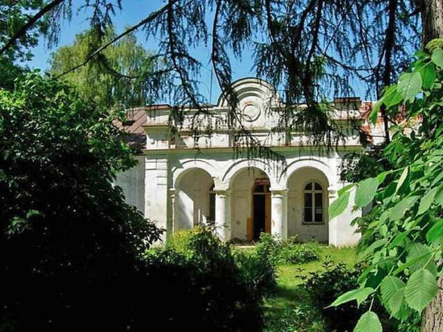 Апартаменты Compact studios on an estate with an 18th century palace. Udrycze-17