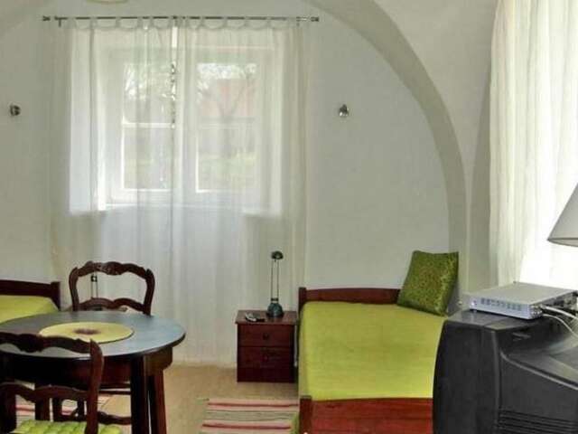 Апартаменты Compact studios on an estate with an 18th century palace. Udrycze-25